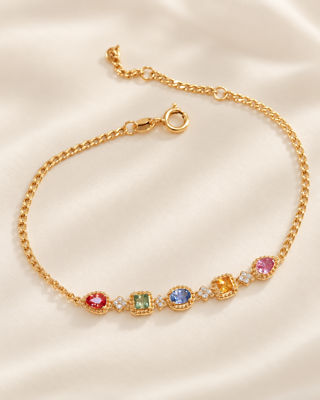 EVELYNNIE multicolor sapphire bracelet in 18K yellow gold, chain and spring ring clasp detail